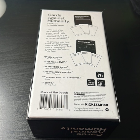 Cards against Humanity a Party Game for Horrible People (Main Game) - Picture 4 of 6